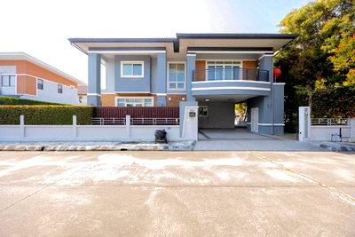 เช่าบ้านเดี่ยว พรีเมี่ยม เอาท์เล็ท เชียงใหม่ : บ้านเช่าในโครงการ4 ห้องนอน 4 ห้องน้ำ พร้อมอยู่ ใกล้โรงเรียนนานาชาติลานนา หางดง-เชียงใหม่ (RA1433) T.0946511456