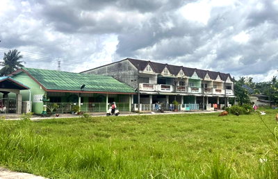 Townhouses for sale Nakhon Sri Thammarat : Townhouse For Sale: Central Thung Song | Mountain Views | Prime Location | Private atmosphere, close to local communities. Special price offered.
