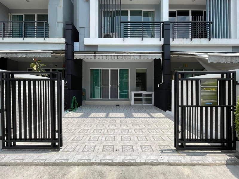 Townhouses for rent : For Rent Townhome Baan Klang Muang Rama9 Ramkhamhaeng GH633