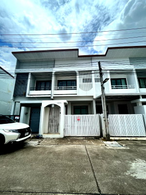 Townhouses for rent Chiang Mai : Luxury Townhouse for Rent in San Sai, Chiang Mai
