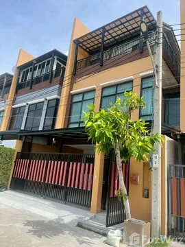 For Rent – 3.5-Storey Home Office / Spacious Family Home 6681038