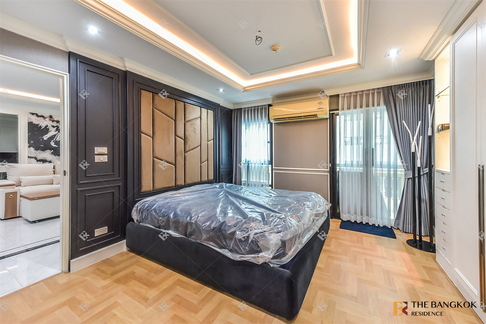 Silom Terrace near BTS Sala Daeng Comfortable and Ready to Move-in