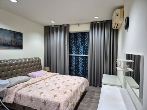 Available for rent! Baan Klang Krung Siam-Patumwan. The Newly renovated 2 Bedroom with cozy living nearby BTS Station. Ready to move in.
