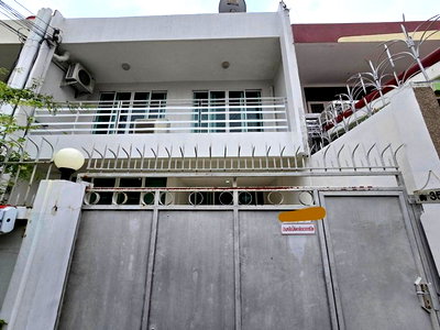 Townhouses for rent Sukhumvit 89 : For rent, 2-story townhouse, 28 sq m., on Sukhumvit Road 89. 6 minutes to BTS Bang Chak Station