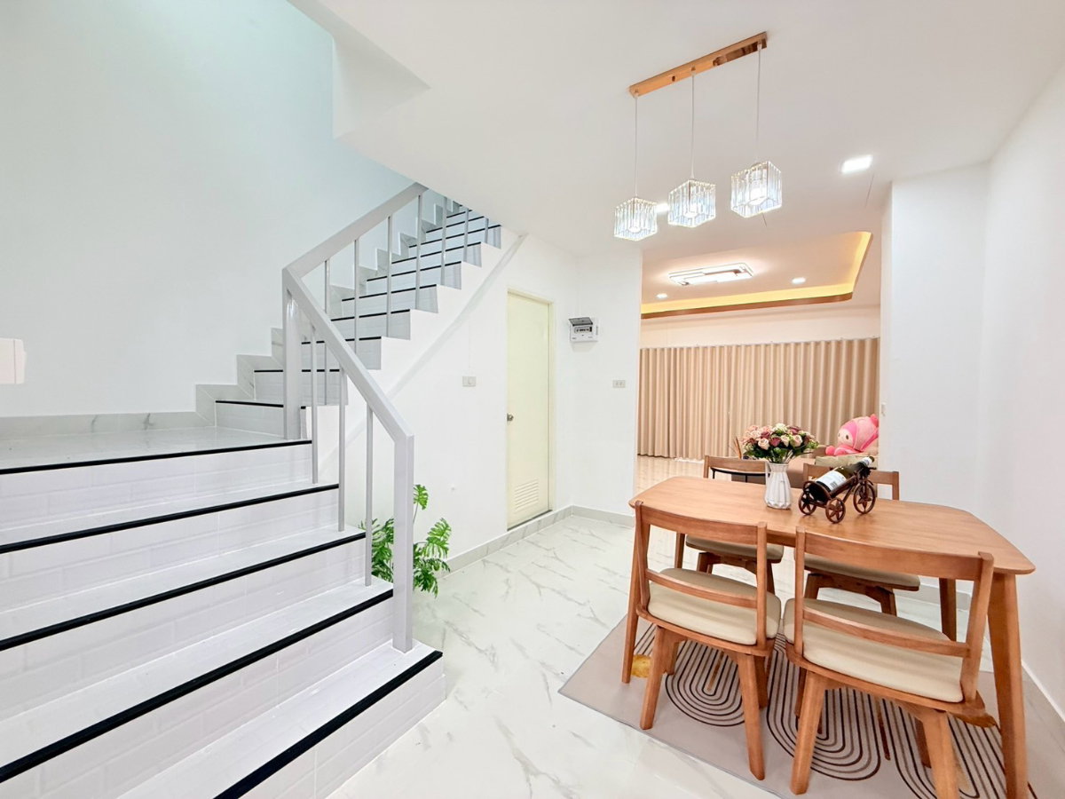 รูป หมู่บ้านจิรธร ซอยรามคำแหง 152 ทาวน์เฮ้าส์ รีโนเวทใหม่ พร้อมอยู่ แขวงราษฎร์พัฒนา สะพานสูง ทำเลดี ราคาถูก - รูปที่ 12/27