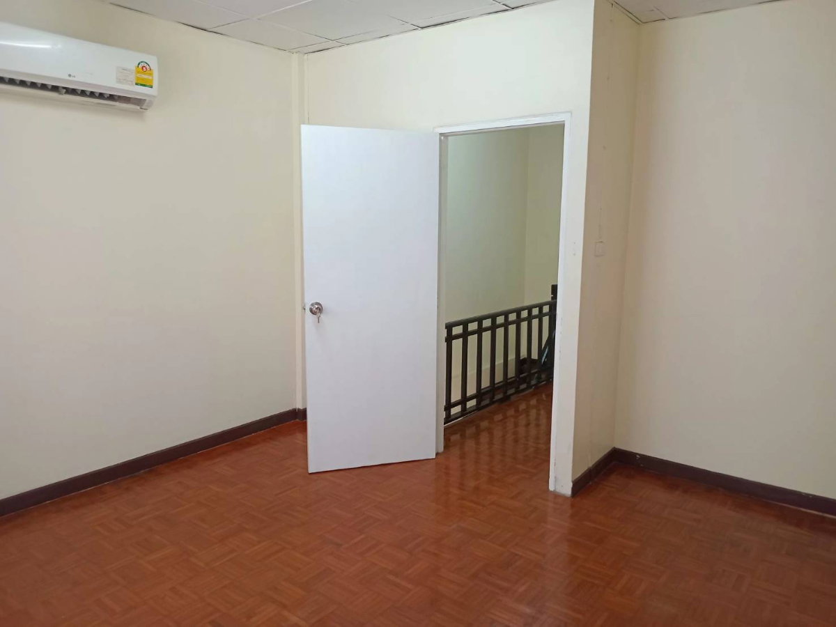picture sell townhouse soi rawadee 61 nonthaburi - 2/10