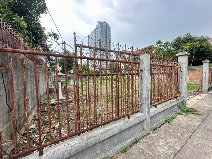 รูป #ขายที่ดินติดรถไฟฟ้าสถานีเตาปูน 124 ตรว. สามารถแบ่งขายได้ 62 ตรว. เส้นแนวคันครองประปาฝั่งซ้าย บางซื่อ กทม. - รูปที่ 7/10
