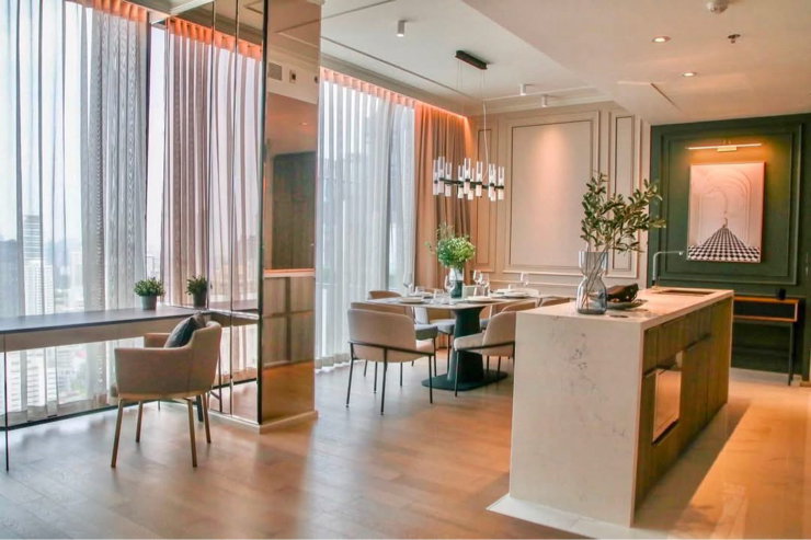 รูป 🏢 Celes Asoke luxury condo | BTS อโศก | 3 ห้องนอน+ห้องแม่บ้าน - รูปที่ 2/11