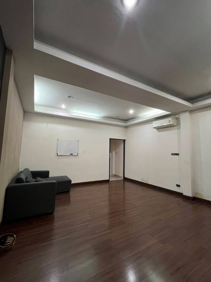 รูป 🏡 ทาวน์เฮ้าส์ให้เช่า ลาดพร้าว 41 2 ห้องนอน 2 ห้องน้ำ บ้านเปล่า พร้อมเข้าอยู่ พื้นที่ใช้สอยส่วนตัวประมาณ 180 ตร.ม. 🐶 - รูปที่ 8/10