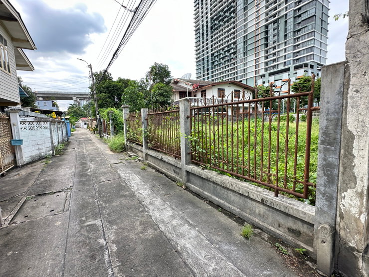 รูป #ขายที่ดินติดรถไฟฟ้าสถานีเตาปูน 124 ตรว. สามารถแบ่งขายได้ 62 ตรว. เส้นแนวคันครองประปาฝั่งซ้าย บางซื่อ กทม. - รูปที่ 4/10