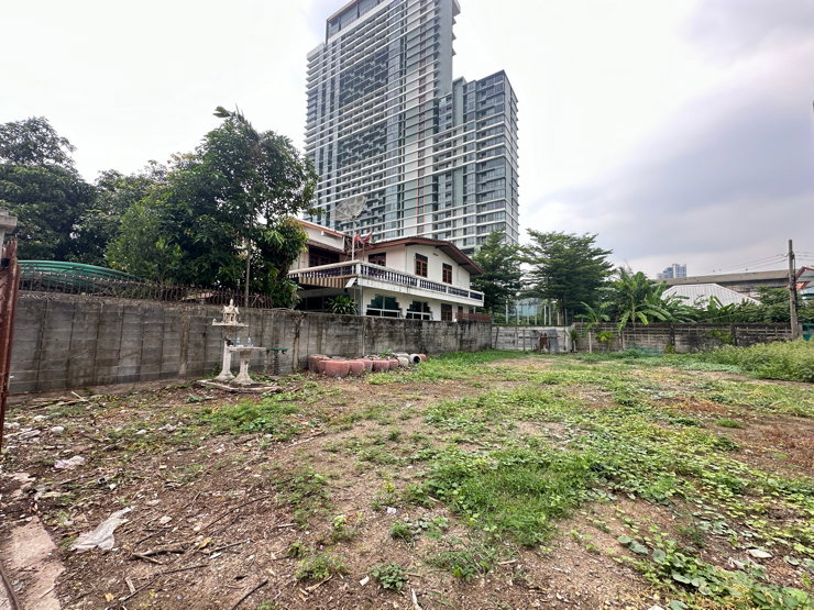 รูป #ขายที่ดินติดรถไฟฟ้าสถานีเตาปูน 124 ตรว. สามารถแบ่งขายได้ 62 ตรว. เส้นแนวคันครองประปาฝั่งซ้าย บางซื่อ กทม. - รูปที่ 5/10