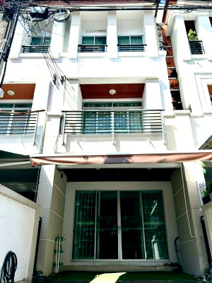 เช่าทาวน์โฮม MRT ศรีกรีฑา : 🏡 ให้เช่าทาวน์โฮม 3 ชั้น บ้านกลางเมือง The Paris พระราม 9 - รามคำแหง ✨ใกล้ทางด่วนพระราม 9 | เข้า-ออกได้ทั้ง กรุงเทพกรีฑา & รามคำแหง 60