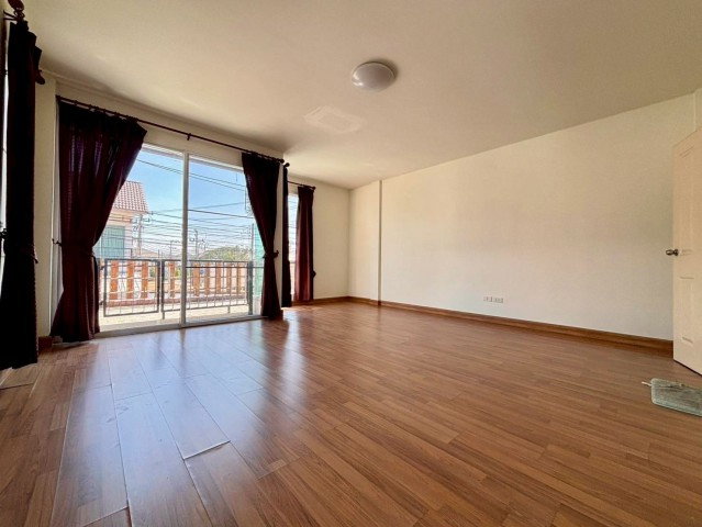 รูป รีสอร์ท ศรีราชา เปิดซิง บ้านพร้อมอยู่ 2-3นอน 2น้ำ สวนสัตว์เสือศรีราชา 930 ม.20 ตร.ว. 160 ตร.ม เจปาร์ค ศรีราชา ช้อปปิ้งมอลล์ 3.8 กม. - รูปที่ 8/8