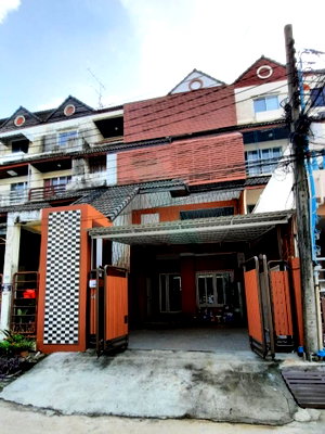 Townhouses for rent วิทยาลัยดุสิตธานี : For Rent 4-story Townhouse VARATHORN VILLE PATTANAKARN 44 5 bedroom 4 bathroom