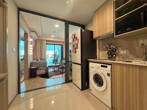 🏡ขายดาวน์ 55,000บ ขายขาดทุน🔥 (ดาวน์หักออกจากราคาห้อง/ค่าเปลี่ยนสัญญาจข.ออกให้) ชั้น 7 **ทิศใต้**  คอนโด The Base Ratchada 19 (ตึกเลี้ยงสัตว์🐶😻) 