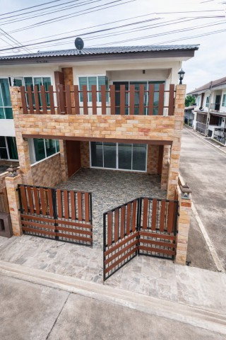 รูป รีสอร์ท ศรีราชา เปิดซิง บ้านพร้อมอยู่ 2-3นอน 2น้ำ สวนสัตว์เสือศรีราชา 930 ม.20 ตร.ว. 160 ตร.ม เจปาร์ค ศรีราชา ช้อปปิ้งมอลล์ 3.8 กม. - รูปที่ 1/8