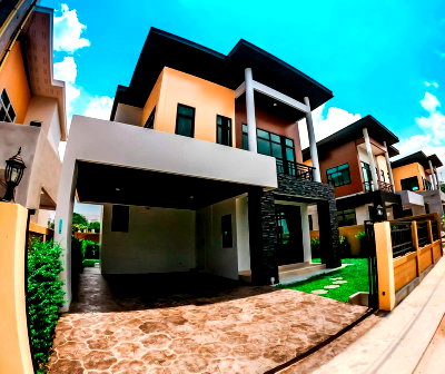 Houses for sale Frost Magical Ice of Siam : Beautiful detached house for sale in Kanthamat Pattaya housing project, Bang Lamung, Chonburi.