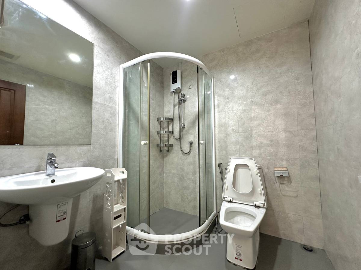 picture Great Value 2-BR Top View Tower Condominium, 23rd Floor, BTS Thong Lor (ID 3195737) - 12/18