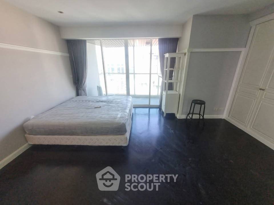 picture 2-BR Condo In Urbana Langsuan 30th-Floor, 400m To BTS Ratchadamri (ID 2865452) - 2/5
