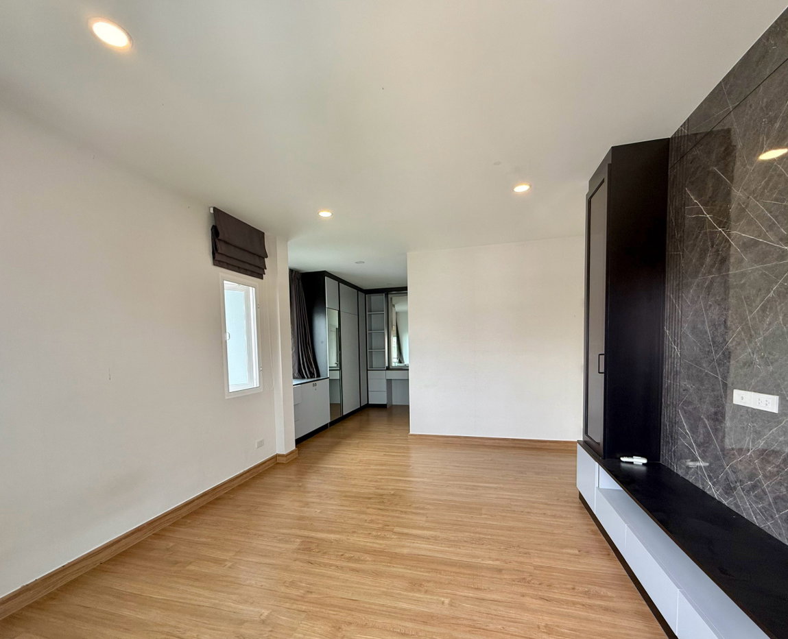 รูป ขายบ้านเดี่ยว หลังริม หมู่บ้าน เซนโทร บางนา-วงแหวน - รูปที่ 9/18