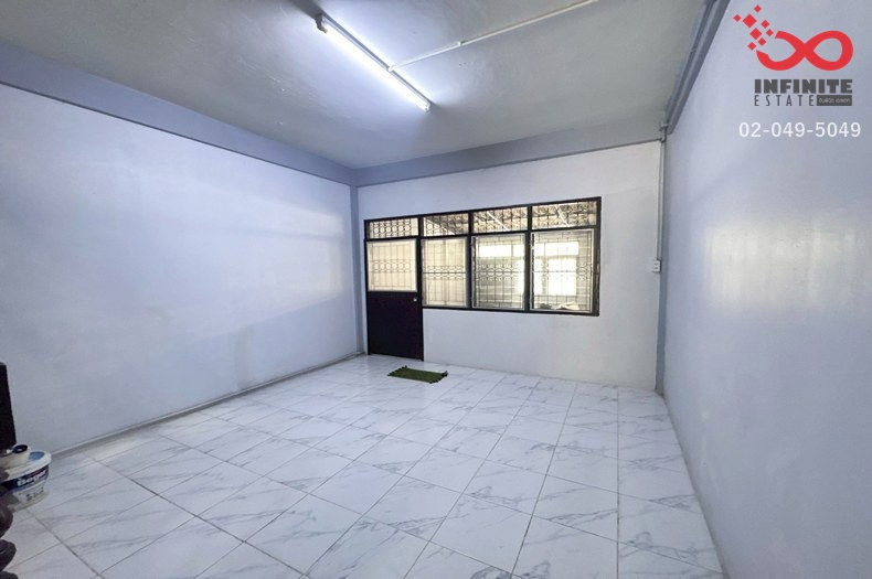 รูป ขายทาวน์เฮาส์ 2 ชั้น 29 ตร.ว. ซอยนวมินทร์ 111 รีโนเวทใหม่ พร้อมอยู่ ค้าขายได้ - รูปที่ 2/10