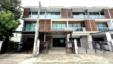 ทาวน์โฮม ลาดพร้าว 107 : ขายทาวน์เฮ้าส์/ทาวน์โฮม  ศุภาลัย เอสเซ้นส์ ลาดพร้าว MRT-ลาดพร้าว 101 (สายสีเหลือง) คลองจั่น เขต บางกะปิ กรุงเทพ CX-169431 ✅ ทักไลน์ @connexproperty ตอบทันที ทีมงานมืออาชีพ ✅