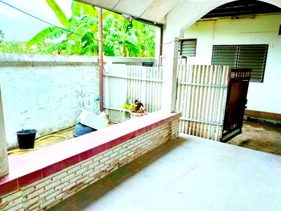 Townhouses for rent Nonthaburi : Wat Ku Market, Pak Kret 500 m. Lotus Tiwanon Pak Kret 1.75 km. Single-story townhouse, corner unit, 3 bedrooms.