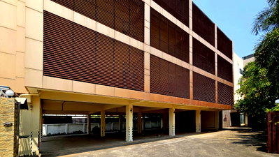 Office for sale Bangkok : Office Building and Luxury House for Sale in Sukhumvit 101 Near BTS Punnawithi