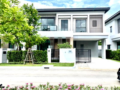 บ้านเดี่ยว วิทยาลัยดุสิตธานี : ขายบ้านเดี่ยว โครงการ บางกอก บูเลอวาร์ด บางนา กม.5 2 ชั้น 4 ห้องนอน 4 ห้องน้ำ