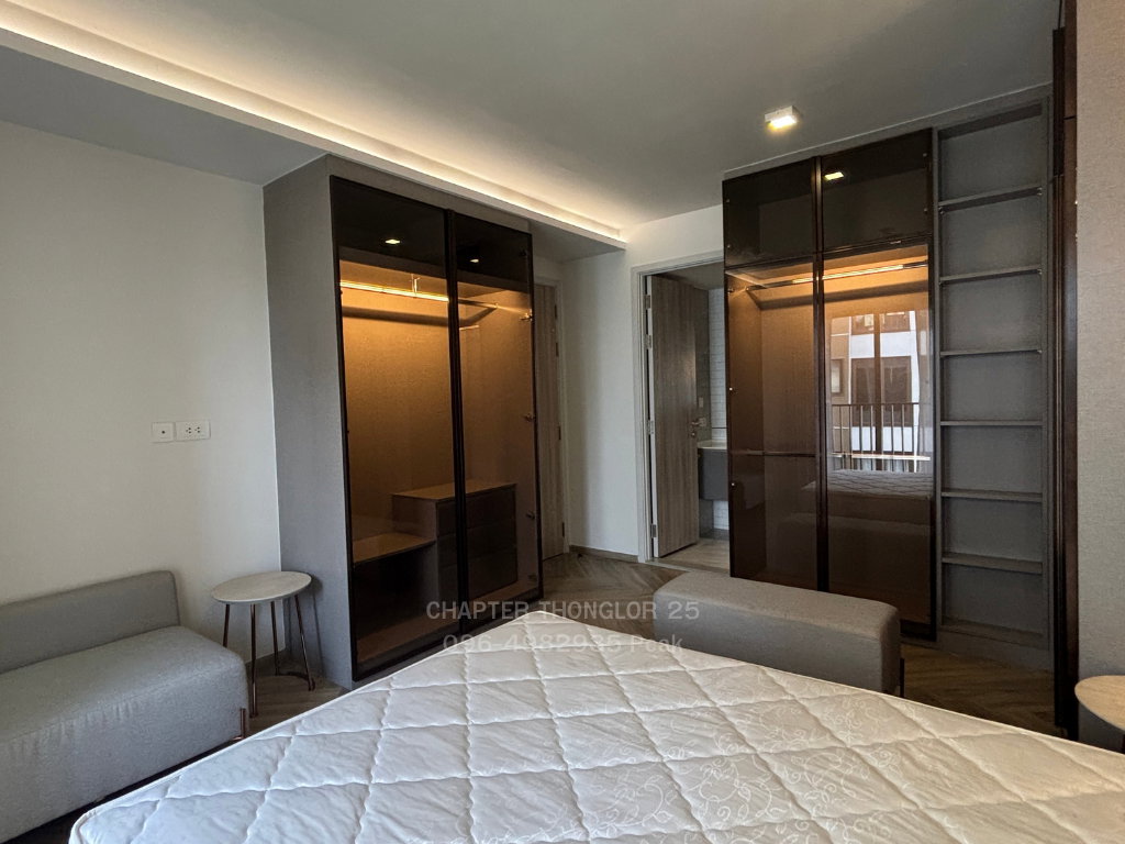 รูป ให้เช่า 1-Bed Plus ห้องใหญ่ 47 ตร.ม. Chapter Thonglor 25 ตึก low-rise ฟีลรีสอร์ท ที่จอดรถในร่ม - รูปที่ 8/12