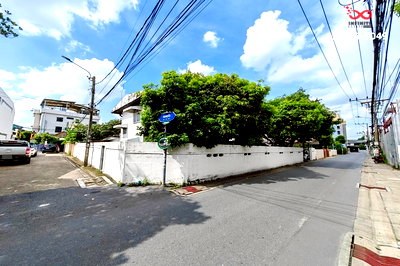 ที่ดิน ม.หอการค้าไทย : ขายบ้านพร้อมที่ดิน 101 ตร.ว. ซ.สบายใจ รัชดาภิเษก-สุทธิสาร-ลาดพร้าว ใกล้ MRT 