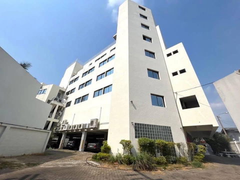 ขายอาคารสำนักงาน 7 ชั้น พหลโยธิน 14 ใกล้ BTS อารีย์ พื้นที่เกือบ 2,000 ตร.ม. จอดรถ 25 คัน