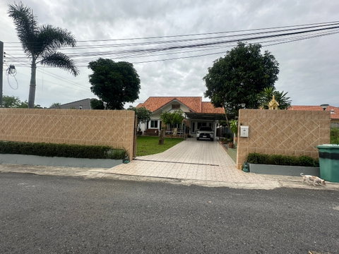 Detached house in Bang Saray, near Sukhumvit Road.