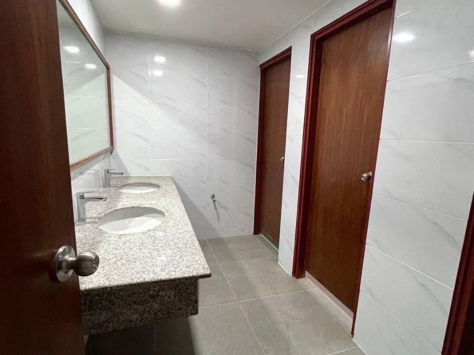 รูป ขายอาคารสำนักงาน 7 ชั้น พหลโยธิน 14 ใกล้ BTS อารีย์ พื้นที่เกือบ 2,000 ตร.ม. จอดรถ 25 คัน - รูปที่ 10/13