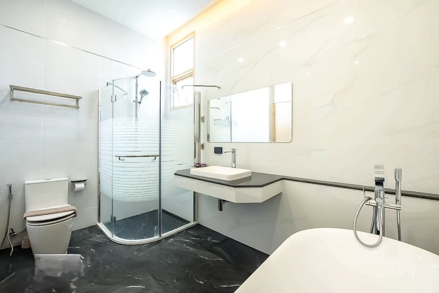รูป High End Pool Villa for Rent Jomtien Pattaya 5 Bedrooms - รูปที่ 13/18