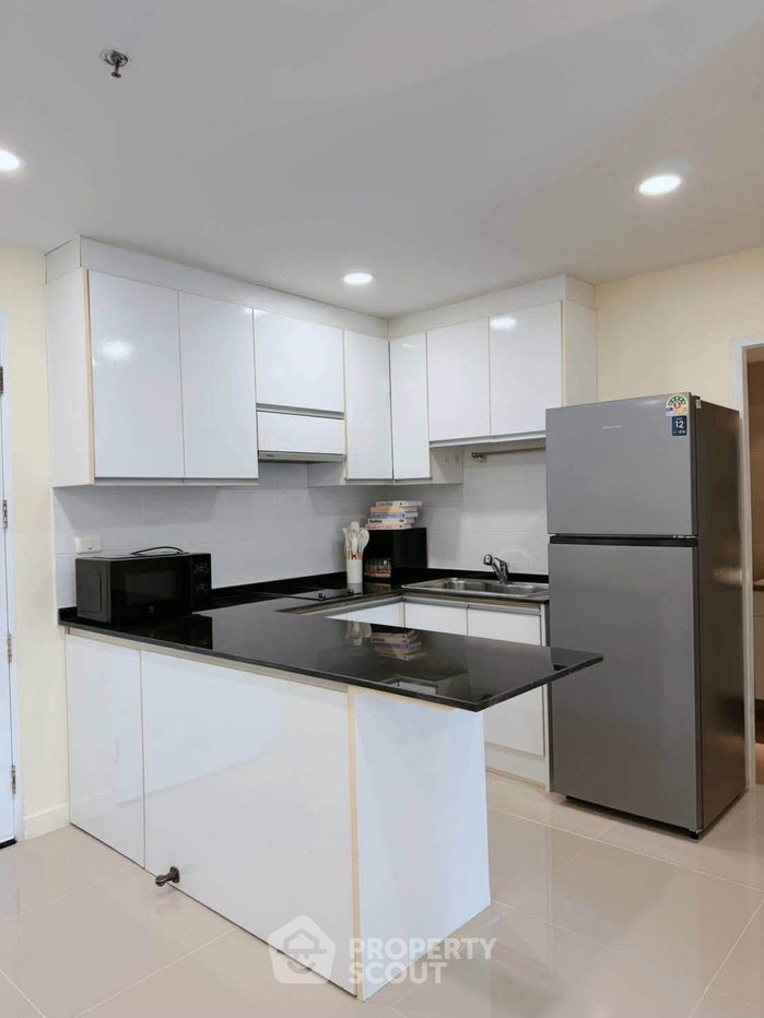 รูป คอนโด 2 ห้องนอน Serene Place Sukhumvit 24 ใกล้ BTS พร้อมพงษ์ (ID 3206568) - รูปที่ 5/7