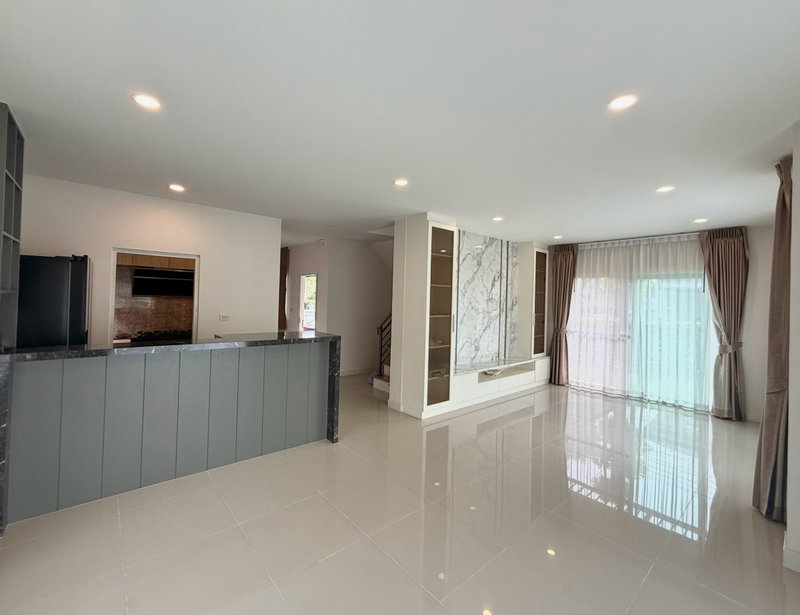 ขายบ้านเดี่ยว : ขายบ้านเดี่ยว หลังริม หมู่บ้าน เซนโทร บางนา-วงแหวน