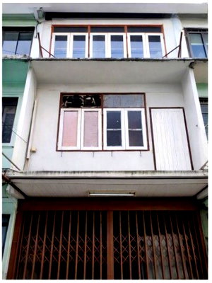 Townhouses for rent Bangkok : Silom Sathorn for rent, 3-story townhome, St. Louis Hospital 1.8 km., Central Rama 3 2.4 km., 3 bedrooms, 2 bathrooms.