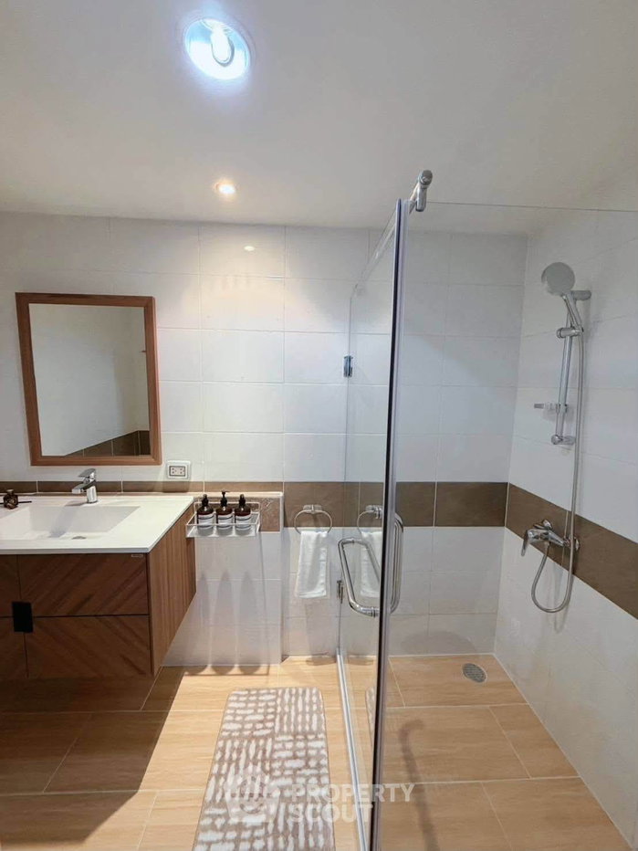 รูป คอนโด 2 ห้องนอน Serene Place Sukhumvit 24 ใกล้ BTS พร้อมพงษ์ (ID 3206568) - รูปที่ 6/7