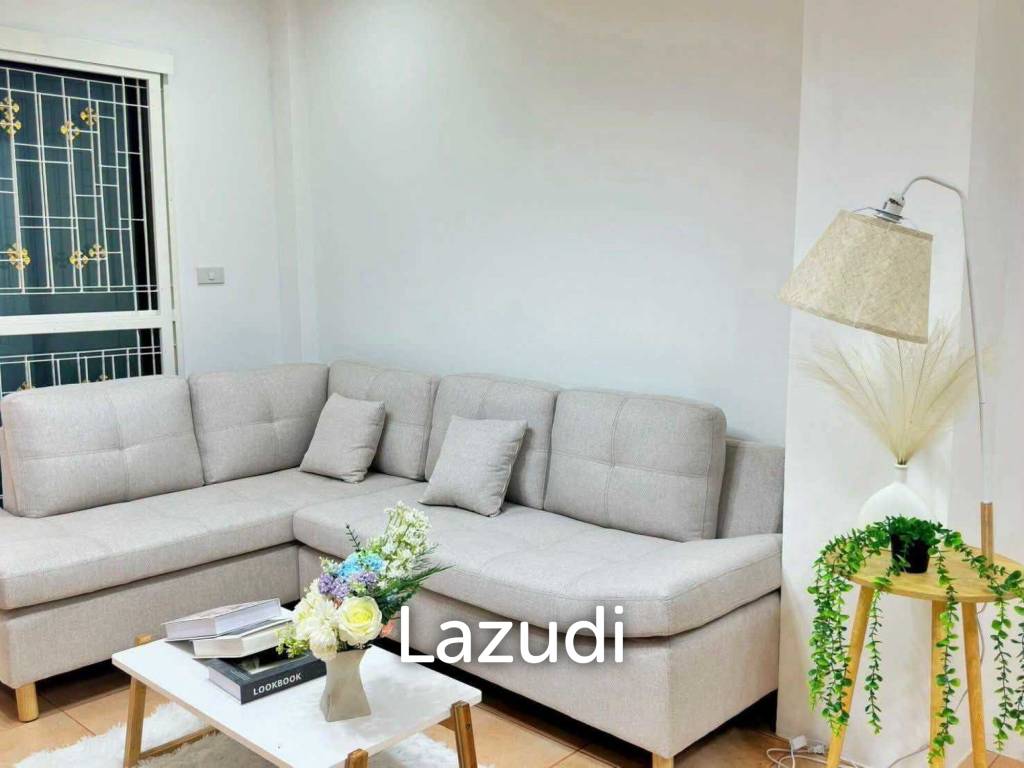 รูป ทาวน์โฮม 2 ห้องนอนสไตล์มินิมอลปรับปรุงใหม่ - รูปที่ 2/15