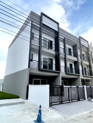 Townhouses for sale : For Sale Townhouse/Townhome  , Baan Klang Muang Suanluang , corner unit , wide frontage , newly renovated , Nong Bon , Prawet , Bangkok , CX-169408 ✅ Live chat with us ADD LINE @connexproperty ✅
