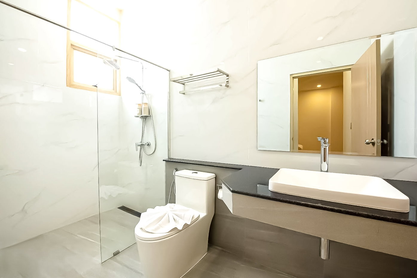 รูป High End Pool Villa for Rent Jomtien Pattaya 5 Bedrooms - รูปที่ 14/18