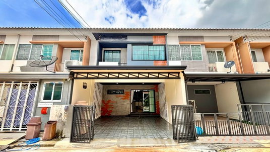 ทาวน์เฮ้าส์ รีโนเวทใหม่ ทำเลดี ม.เดอะทรัสต์ ทาวน์ วงแหวน-ลำลูกกา The Trust Town Wongwaen-Lamlukka ถนนเลียบคลองหก บึงคำพร้อย ลำลูกกา ปทุมธานี กว้าง ถูก