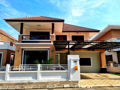 Houses for rent Chiang Mai : Kulpann Ville 9, Hang Dong, Spacious 2-Storey House, Garden & Golf Course View.