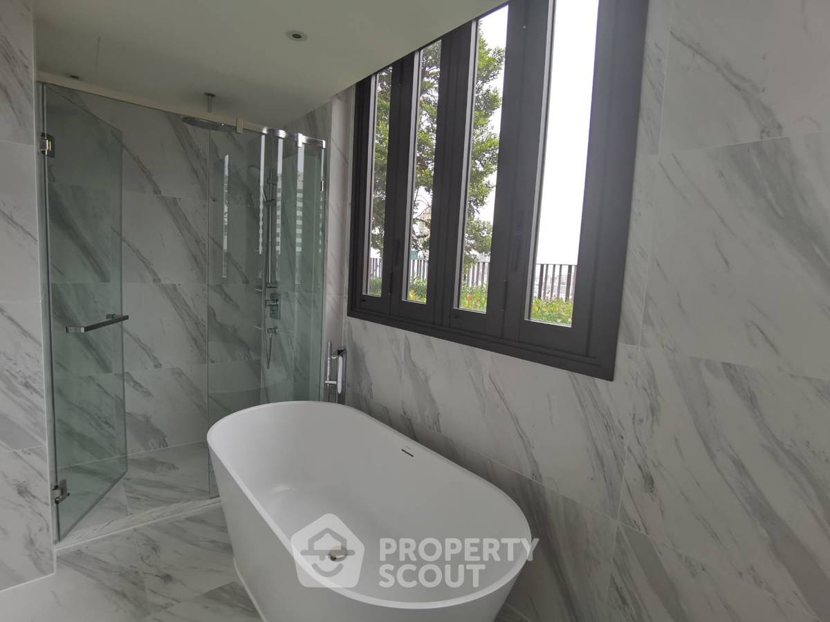 picture 24th-Floor 2-BR At Muniq Sukhumvit 23 Near MRT Sukhumvit (ID 512900) - 16/19