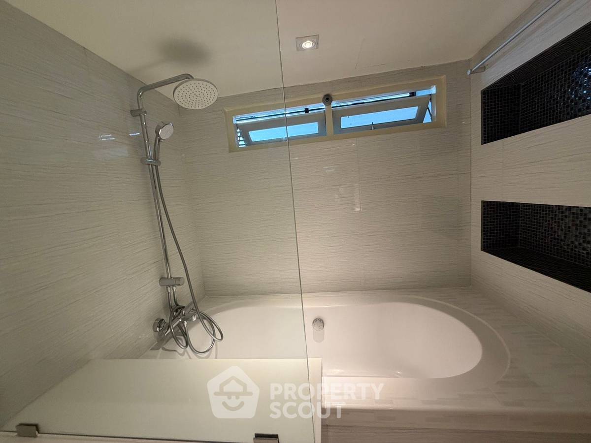 รูป คอนโด 2 ห้องนอน โครงการ The Emporio Place ใกล้ BTS พร้อมพงษ์ (ID 2455279) - รูปที่ 28/29