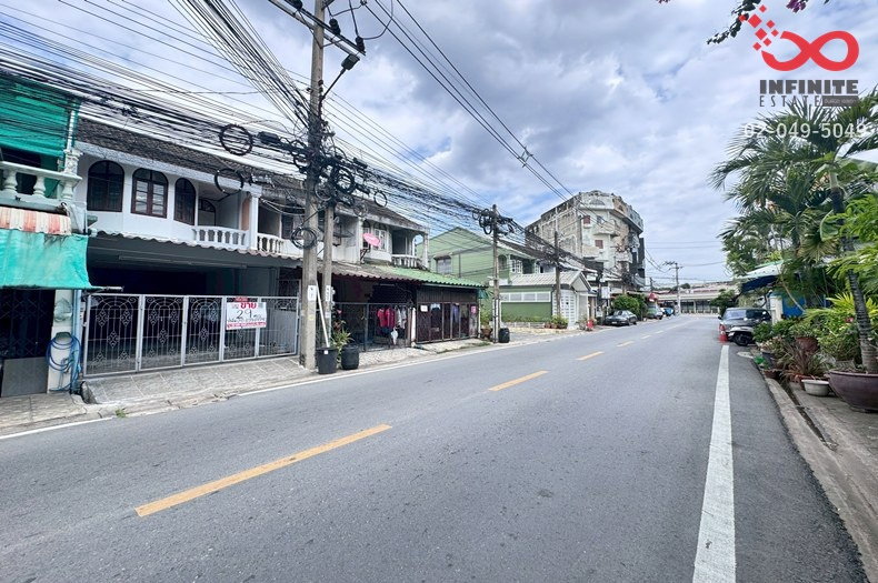 รูป ขายทาวน์เฮาส์ 2 ชั้น 29 ตร.ว. ซอยนวมินทร์ 111 รีโนเวทใหม่ พร้อมอยู่ ค้าขายได้ - รูปที่ 1/10