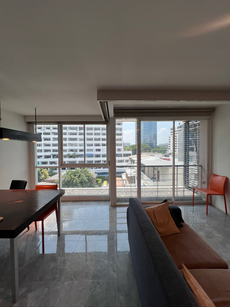 2 beds 2 baths, 98 sqm., Low- rise building and just minutes from the BTS Ari