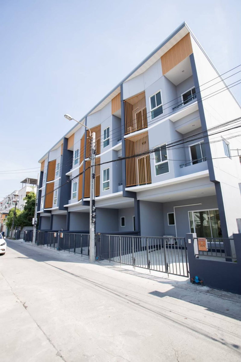 ทาวน์โฮมให้เช่า : 🏡เช่าด่วน 25,000 บาท  🏰ทาวน์​โฮม 3 ชั้น ล้ำเลิศทาวน์โฮม หลังมุม!!! 🏡โครงการ ย่าน สวนหลวง ถ.เฉลิมพระเกียรติ 14 แยก 18 * จดทะเบียนบริษัทได้ 