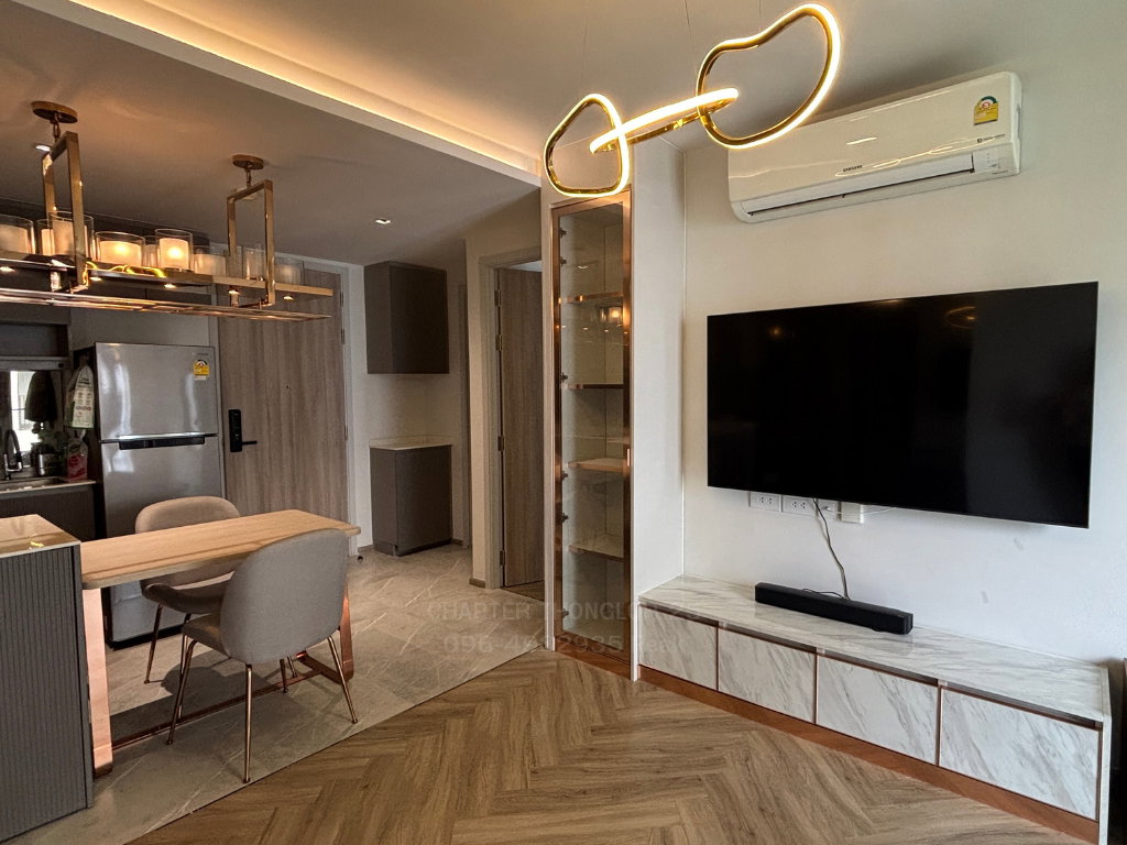 รูป ให้เช่า 1-Bed Plus ห้องใหญ่ 47 ตร.ม. Chapter Thonglor 25 ตึก low-rise ฟีลรีสอร์ท ที่จอดรถในร่ม - รูปที่ 3/12